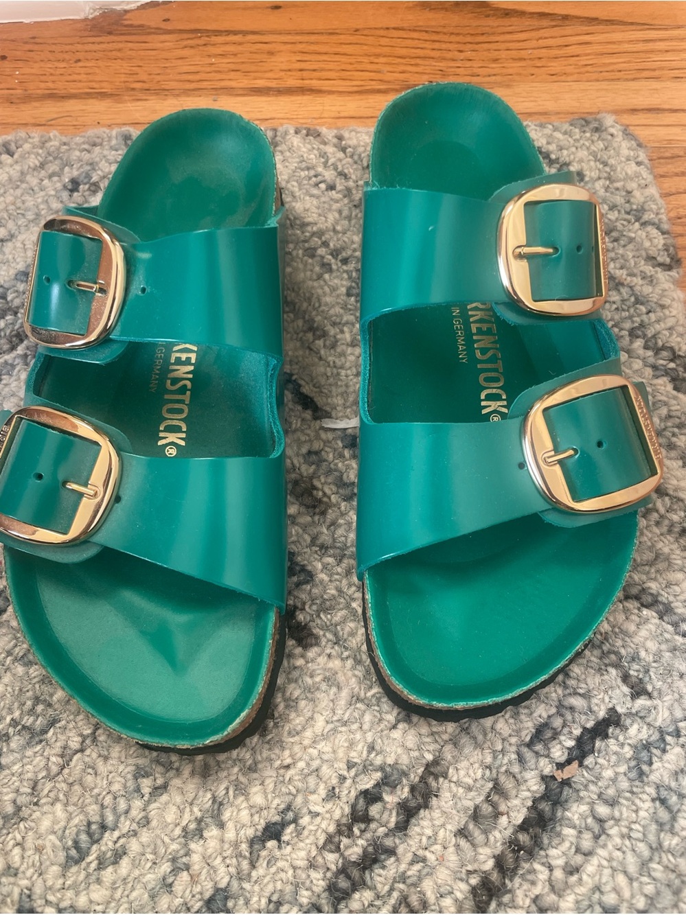 Like new Kelly green Birkenstock arizona Sandals with Gold Buckles size 38